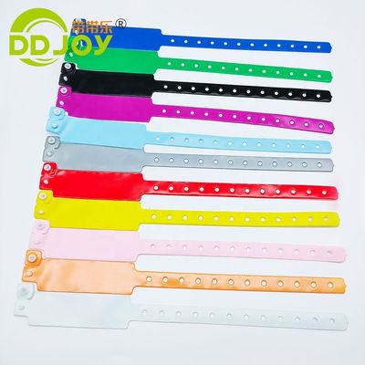 Logotipo personalizado Brazalete de vinilo suave para conciertos Personalización masiva Brazaletes o pulseras Tipo
