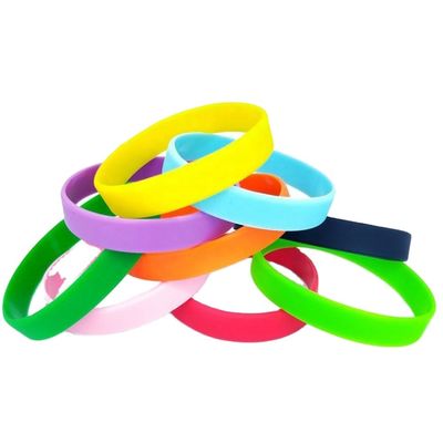 Pulsera de silicona personalizada de forma de dibujo animado perfecta para un aspecto casual y deportivo