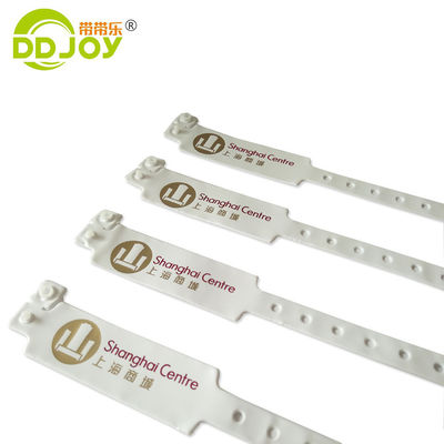 Pulsera de plástico de vinilo de PVC para lugares de eventos Fabricación de brazalete desechable impermeable