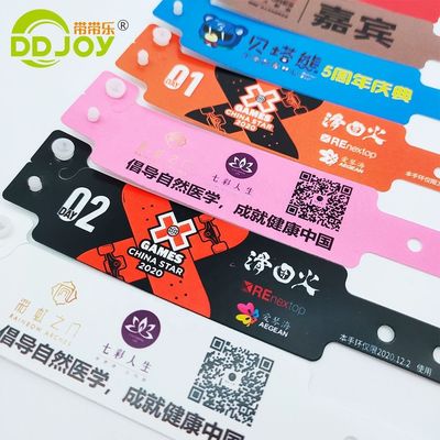 250*16mm L Forma de plástico Eventos Brazalete Impresión personalizada Logotipo Brazalete Snap Button Brazalete