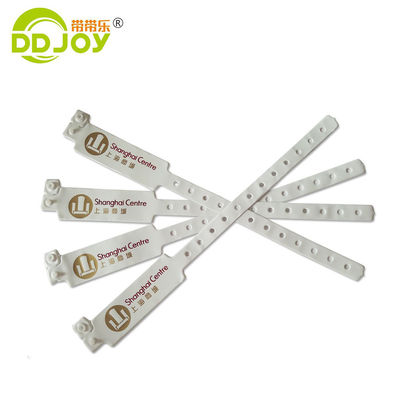 Pulsera de plástico de vinilo de PVC para lugares de eventos Fabricación de brazalete desechable impermeable