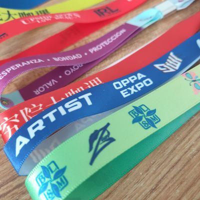 Brazaletes de tejido de cinta en verde ID Brazaletes de poliéster para eventos y festivales
