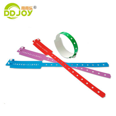 Pulseras Tipo de joyería Logotipo personalizado impermeable PE Puñetazo de cerradura para piscina