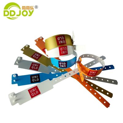 Pulseras Tipo de joyería Logotipo personalizado impermeable PE Puñetazo de cerradura para piscina