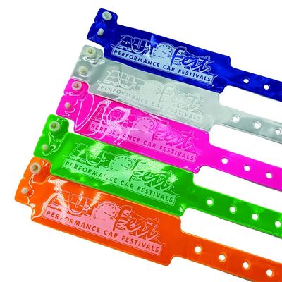 Festival de pulseras de vinilo amarillo y pulseras de identificación de un solo uso en 2023