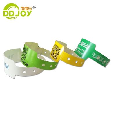 Logotipo personalizado Tamaño adulto Pulsera de plástico / papel / compuesto para eventos de festivales con estilo