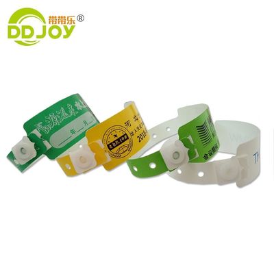 Logotipo personalizado Tamaño adulto Pulsera de plástico / papel / compuesto para eventos de festivales con estilo