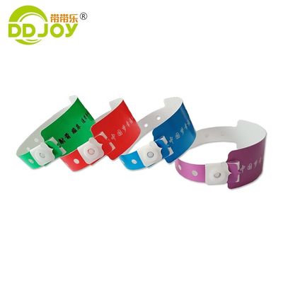 Logotipo personalizado Tamaño adulto Pulsera de plástico / papel / compuesto para eventos de festivales con estilo