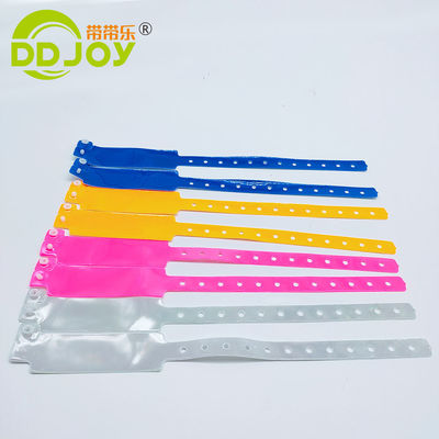 Festival de pulseras de vinilo amarillo y pulseras de identificación de un solo uso en 2023