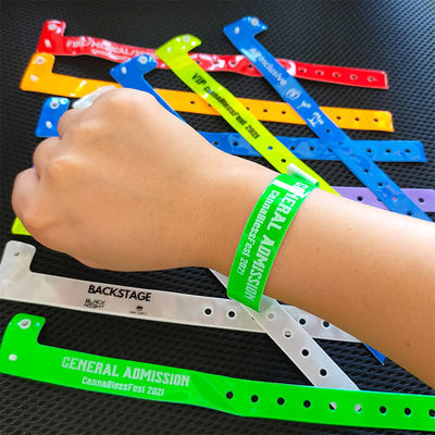 Brazalete personalizado de plástico de neón/vinilo con RFID resistente al agua para festivales