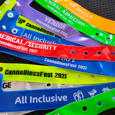 Brazalete personalizado de plástico de neón/vinilo con RFID resistente al agua para festivales