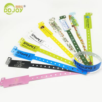 Pulseras de identificación desechables Solución de plástico impermeable y personalizada para eventos