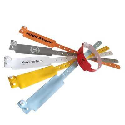 Pulseras personalizadas como pedido Pulseras de PVC suave negras con obras de arte de impresión personalizadas