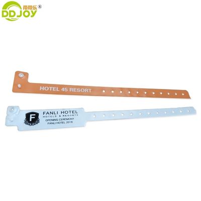 Pulseras personalizadas como pedido Pulseras de PVC suave negras con obras de arte de impresión personalizadas