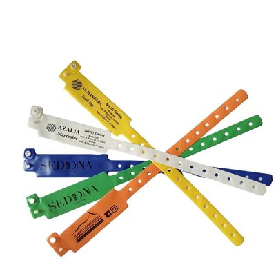 Brazalete de vinilo / PVC para diseño de logotipo personalizado para hombres Eventos de entretenimiento Regalos de festivales