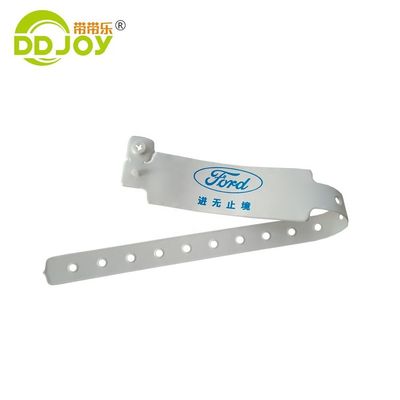 Brazalete de vinilo / PVC para diseño de logotipo personalizado para hombres Eventos de entretenimiento Regalos de festivales