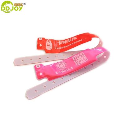 Eventos Fiestas BANGLES de color neón Bloqueo personalizado de identificación Pulseras de plástico de vinilo en forma ancha