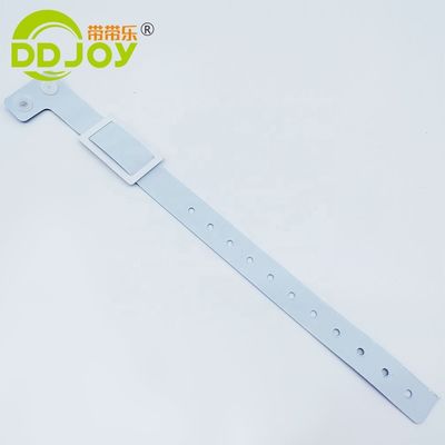 Brazaletes con logotipo personalizado con forma de L PVC material vinílico escriturable Smart RFID chip pulsera