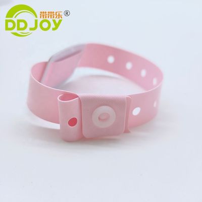 Pulseras de plástico resistentes al agua y desechables en forma de L de 13.56MHZ para eventos médicos
