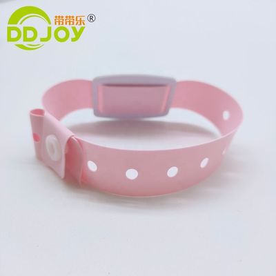 Pulseras de plástico resistentes al agua y desechables en forma de L de 13.56MHZ para eventos médicos