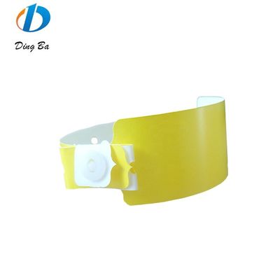 Logotipo personalizado Pulseras de plástico Amarillo colorido Rojo Blanco Azul Brazalete compuesto