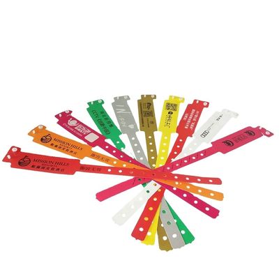Pulseras de plástico unisex personalizadas para reuniones en eventos de festivales en color rojo