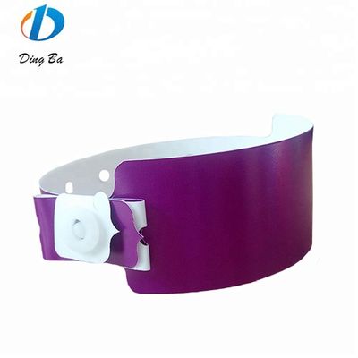 Pulseras de plástico unisex personalizadas para reuniones en eventos de festivales en color rojo