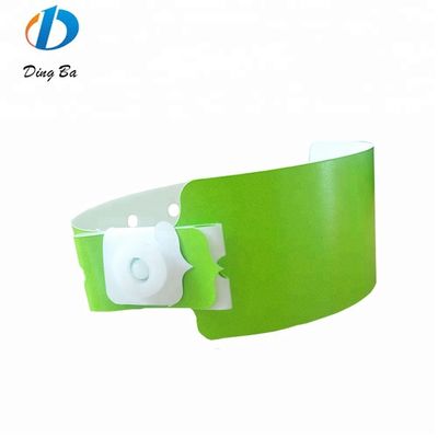 Pulseras de plástico unisex personalizadas para reuniones en eventos de festivales en color rojo