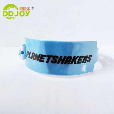 Brazaletes de vinilo con logotipo personalizado para parques de diversiones asequibles y duraderos