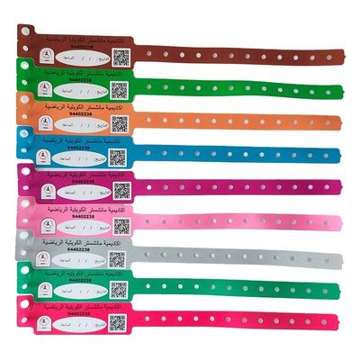 Certificado ISO9001 Impresión digital personalizada CMYK Pulsera de plástico impermeable para hotel