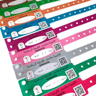 Certificado ISO9001 Impresión digital personalizada CMYK Pulsera de plástico impermeable para hotel