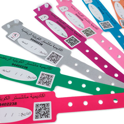 Certificado ISO9001 Impresión digital personalizada CMYK Pulsera de plástico impermeable para hotel