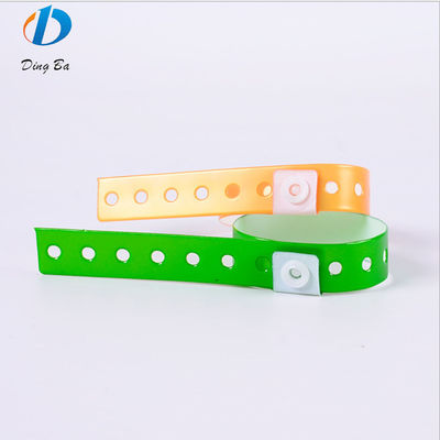 Otras pulseras de entrada de PVC/Vinilo plástico suave ajustable para eventos y fiestas