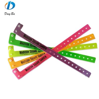 Color personalizado de plástico CLASSIC pulsera reflectante L forma PVC pulseras para celebraciones