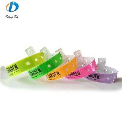 Color personalizado de plástico CLASSIC pulsera reflectante L forma PVC pulseras para celebraciones