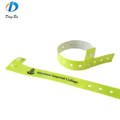 Color personalizado de plástico CLASSIC pulsera reflectante L forma PVC pulseras para celebraciones