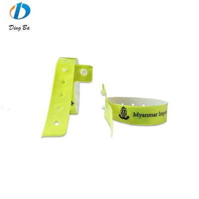 Color personalizado de plástico CLASSIC pulsera reflectante L forma PVC pulseras para celebraciones