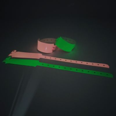 Pulseras impermeables suaves de neón luminoso PVC de vinilo para clubes nocturnos
