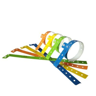 Material compuesto pulseras de identificación a medida impermeable en forma de L pulsera PE para eventos fiesta