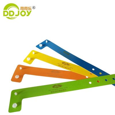Material compuesto pulseras de identificación a medida impermeable en forma de L pulsera PE para eventos fiesta
