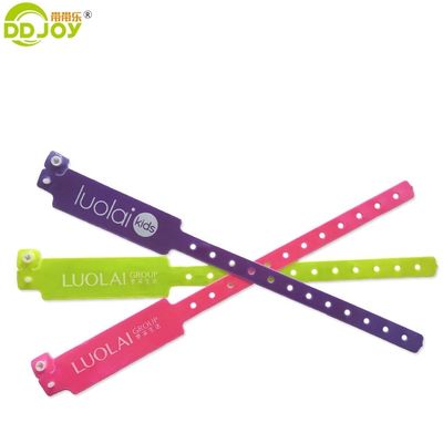Brazalete de recuerdo multicolor reflector desechable ideal para eventos de bares y clubes