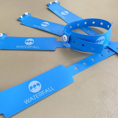 Pulsera personalizada de tema como solicitud OEM Logotipo Brazalete de evento personalizado
