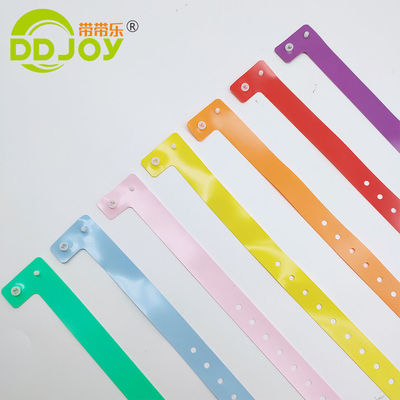 Brazalete rojo de PVC para niños de plástico suave personalizado de una sola vez