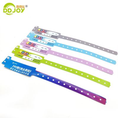 VIP Party Diseños personalizados Material suave de PVC colorido para invitados VIP Brazalete regular de vinilo