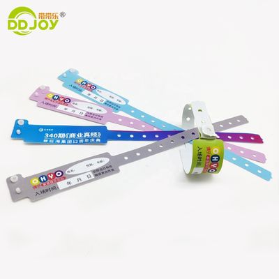 VIP Party Diseños personalizados Material suave de PVC colorido para invitados VIP Brazalete regular de vinilo