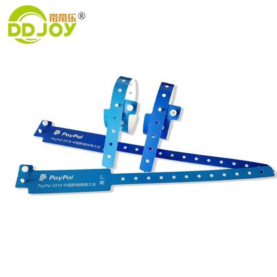 DDJOY One Time Custom PE Pulseras de plástico para eventos Logotipo Tamaño 65*20mm