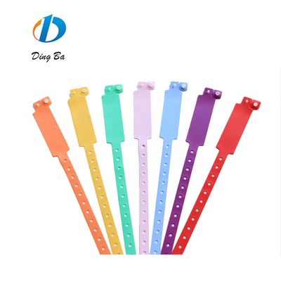 Pvc/vinilo brazalete de pulsera verde personalizado Unisex brazalete para hombres para el día de San Valentín