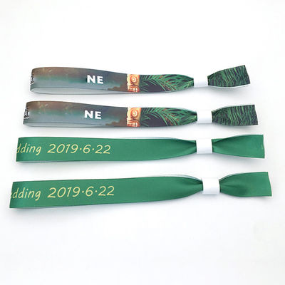 Impresión de logotipos personalizados pulseras Brazaletes de tejido de satén Chip RFID para fiestas y eventos
