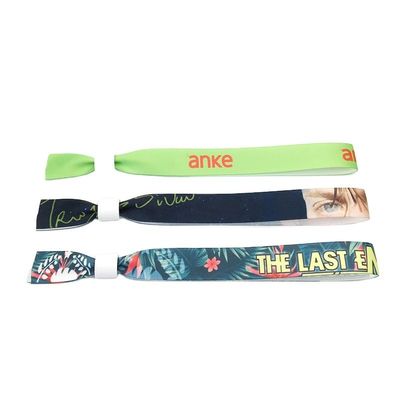 Tejido azul satinado de una sola vez Eventos personalizados Festivales de Fiestas Pulseras con Impresión de logotipo