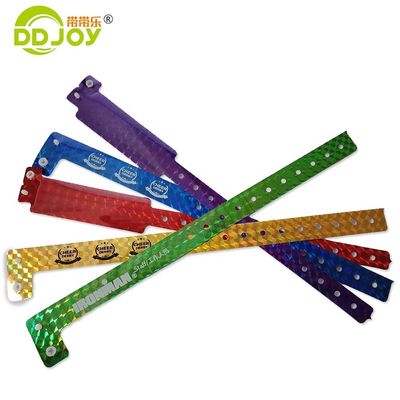 Brazalete holográfico personalizado anti-alergía de plástico rojo en forma de L pulsera brillante para eventos